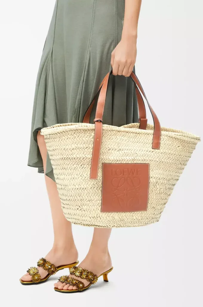 Borsa Classic Basket grande in foglie di palma e pelle di vitello Naturale/Tan Borsa Classic Basket grande in foglie di palma e pelle di vitello Naturale/Tan