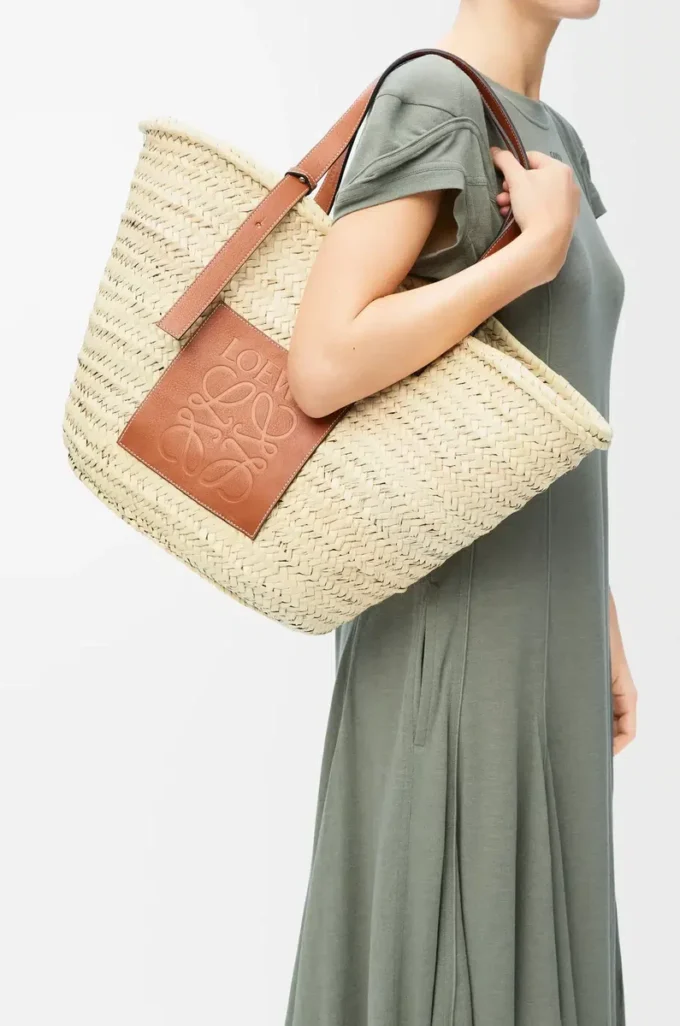 Borsa Classic Basket grande in foglie di palma e pelle di vitello Naturale/Tan Borsa Classic Basket grande in foglie di palma e pelle di vitello Naturale/Tan
