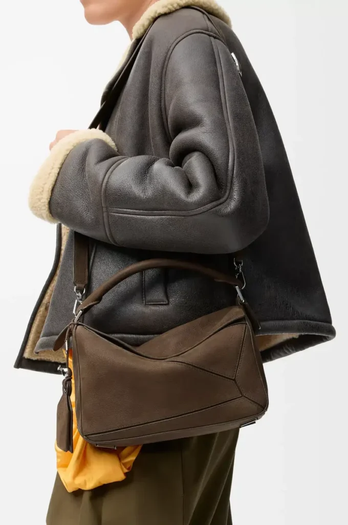 Borsa Featherlight Puzzle piccola in nubuck granulato Tundra
