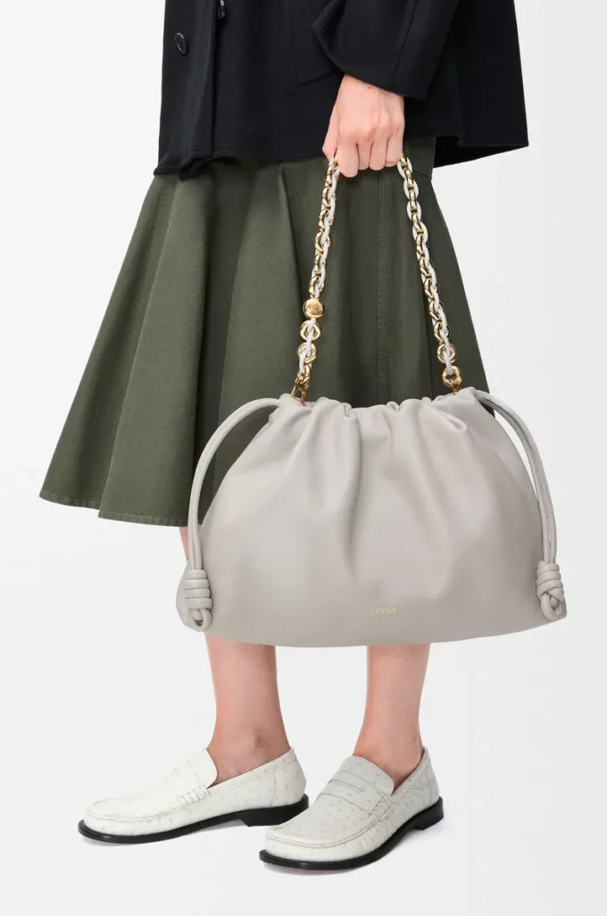 Borsa Flamenco grande in morbida pelle di agnello nappa grigio conchiglia Borsa Flamenco grande in morbida pelle di agnello nappa grigio conchiglia