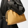 Borsa Flamenco grande in morbida pelle di agnello nappa Sahara Borsa Flamenco grande in morbida pelle di agnello nappa Sahara