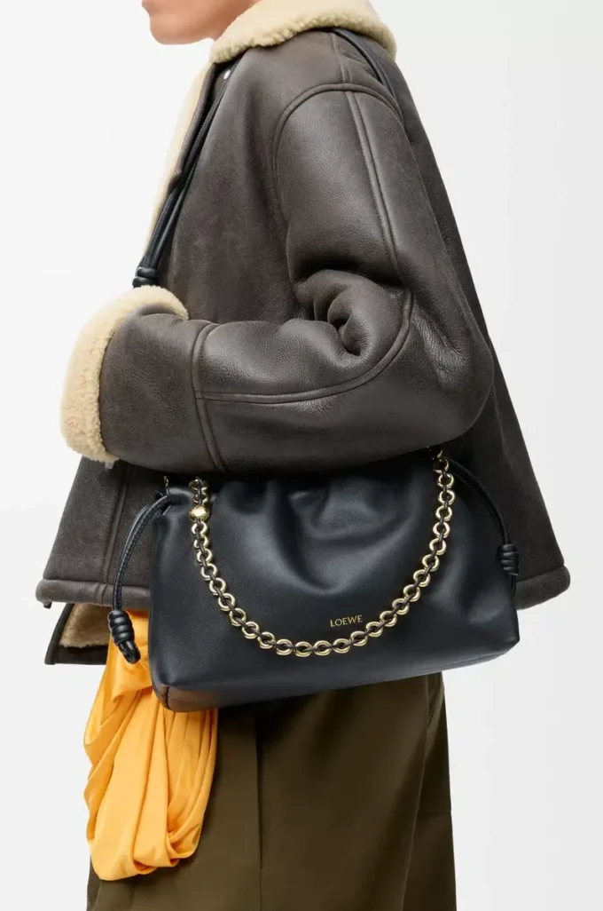 Borsa Flamenco media in morbida pelle di agnello nappa nera Borsa Flamenco media in morbida pelle di agnello nappa nera