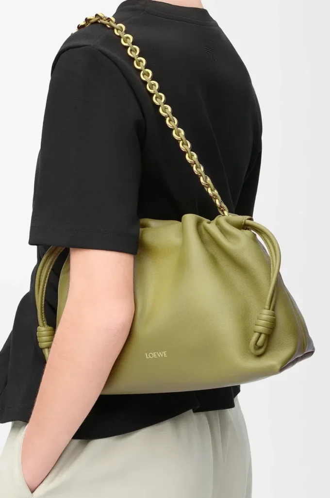 Borsa Flamenco media in morbida pelle di agnello nappa verde muschio chiaro
