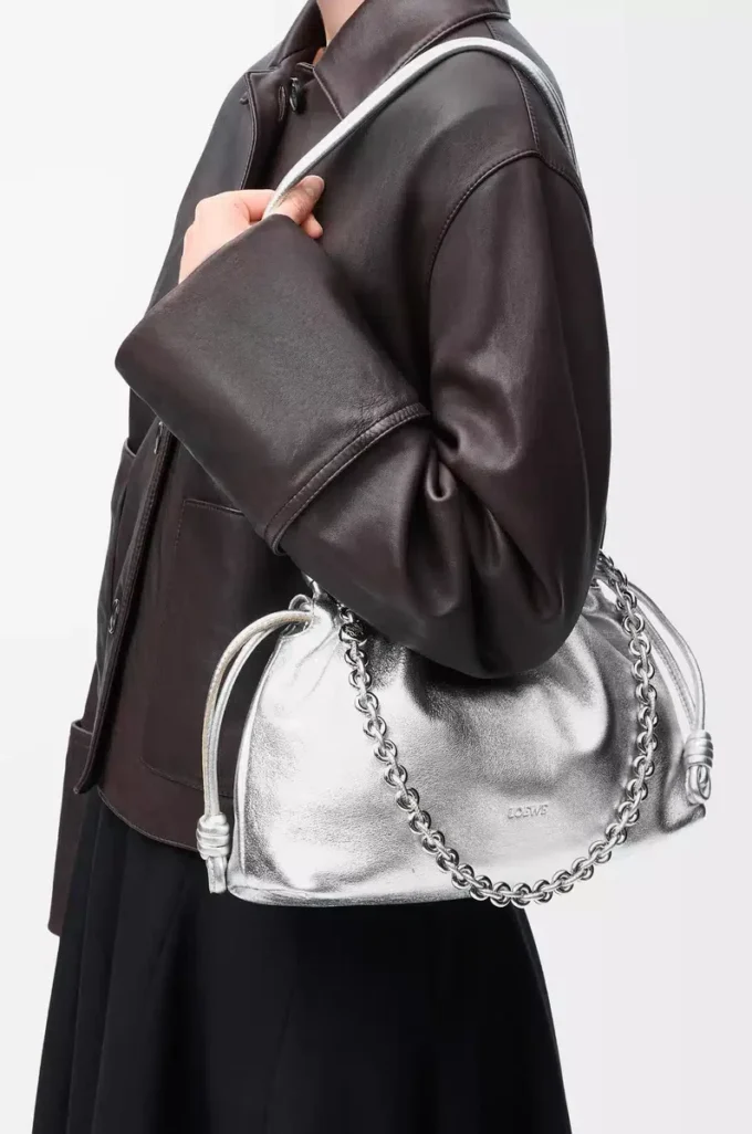 Borsa Flamenco media in pelle di agnello laminata Argento Borsa Flamenco media in pelle di agnello laminata Argento