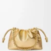 Borsa Flamenco media in pelle di agnello laminata color oro