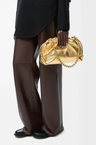 Borsa Flamenco media in pelle di agnello laminata color oro