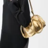Borsa Flamenco media in pelle di agnello laminata color oro