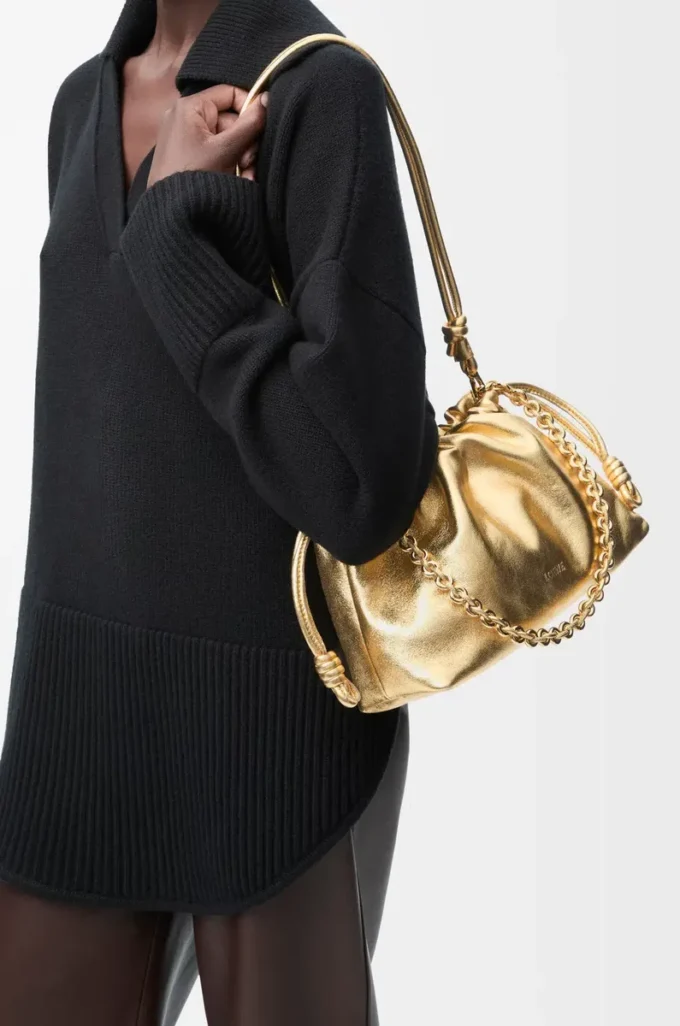 Borsa Flamenco media in pelle di agnello laminata color oro