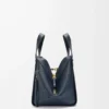Borsa Hammock compatta in morbida pelle di vitello martellata Blu navy intenso