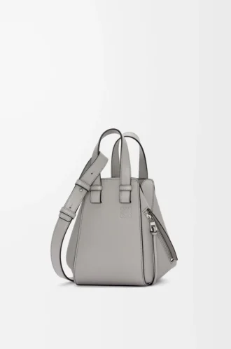Borsa Hammock compatta in morbida pelle di vitello martellata grigio perla