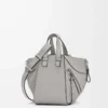 Borsa Hammock compatta in morbida pelle di vitello martellata grigio perla