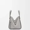Borsa Hammock compatta in morbida pelle di vitello martellata grigio perla