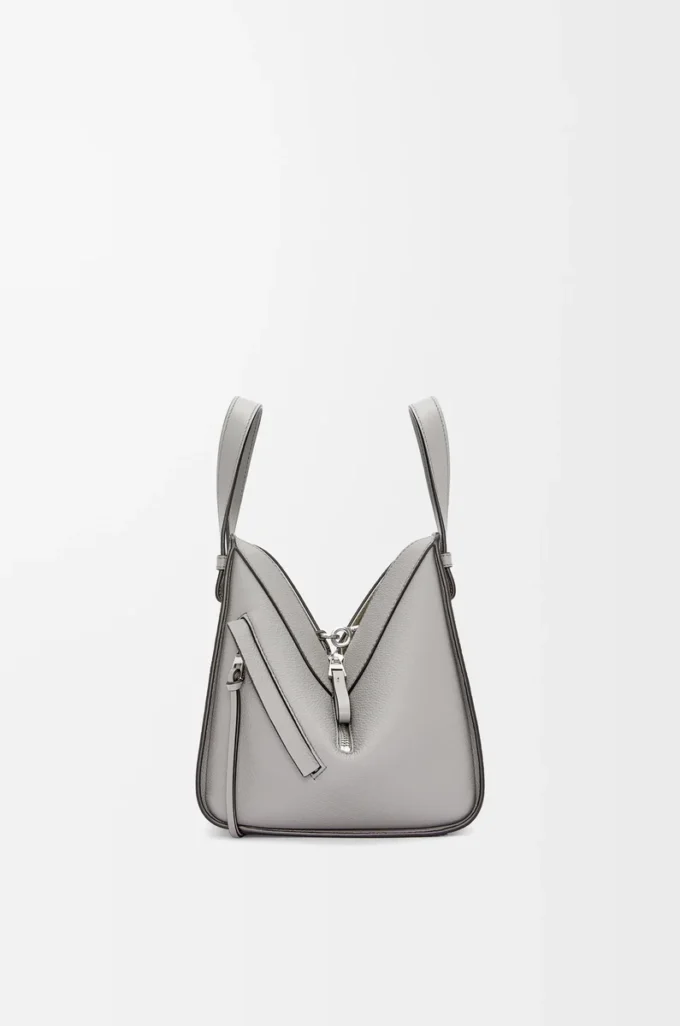 Borsa Hammock compatta in morbida pelle di vitello martellata grigio perla