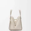 Borsa Hammock compatta in morbida pelle di vitello martellata Light Ghost Borsa Hammock compatta in morbida pelle di vitello martellata Light Ghost
