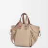 Borsa Hammock compatta in morbida pelle di vitello martellata Sand Borsa Hammock compatta in morbida pelle di vitello martellata Sand
