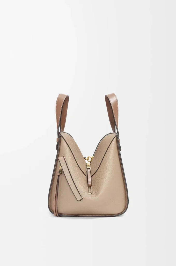 Borsa Hammock compatta in morbida pelle di vitello martellata Sand Borsa Hammock compatta in morbida pelle di vitello martellata Sand
