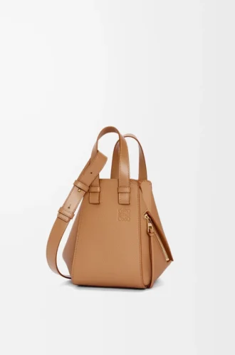 Borsa Hammock compatta in morbida pelle di vitello martellata Toffee