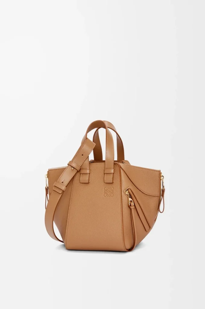 Borsa Hammock compatta in morbida pelle di vitello martellata Toffee