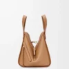 Borsa Hammock compatta in morbida pelle di vitello martellata Toffee