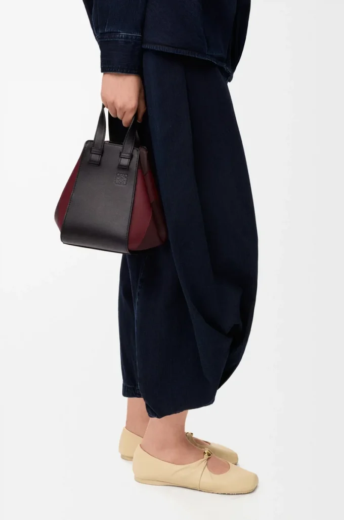 Borsa Hammock compatta in pelle di vitello nappa nero/bordeaux