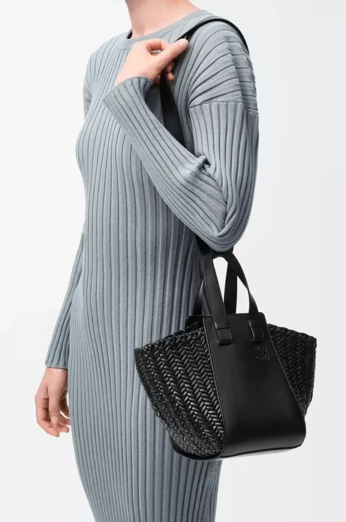 Borsa Hammock compatta in pelle di vitello nera Borsa Hammock compatta in pelle di vitello nera