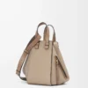 Borsa Hammock piccola in morbida pelle di vitello martellata color sabbia
