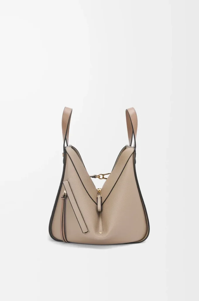 Borsa Hammock piccola in morbida pelle di vitello martellata color sabbia