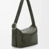 Borsa hobo Loop in morbida pelle di vitello martellata color kaki scuro Borsa hobo Loop in morbida pelle di vitello martellata color kaki scuro