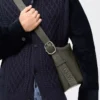 Borsa hobo Loop in morbida pelle di vitello martellata color kaki scuro Borsa hobo Loop in morbida pelle di vitello martellata color kaki scuro