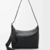 Borsa hobo Loop in morbida pelle di vitello martellata Nero