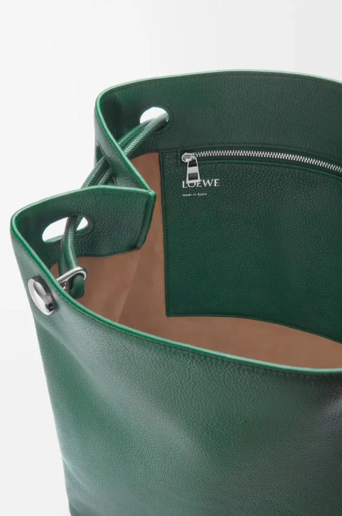 Borsa hobo Pebble in morbida pelle di vitello martellata Evergreen Borsa hobo Pebble in morbida pelle di vitello martellata Evergreen