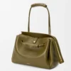 Borsa Madrid grande in morbida pelle di vitello color oliva Borsa Madrid grande in morbida pelle di vitello color oliva