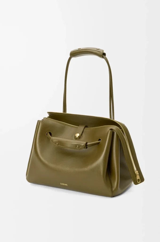 Borsa Madrid grande in morbida pelle di vitello color oliva Borsa Madrid grande in morbida pelle di vitello color oliva