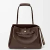 Borsa Madrid grande in morbida pelle di vitello marrone scuro Borsa Madrid grande in morbida pelle di vitello marrone scuro