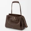 Borsa Madrid grande in morbida pelle di vitello marrone scuro Borsa Madrid grande in morbida pelle di vitello marrone scuro
