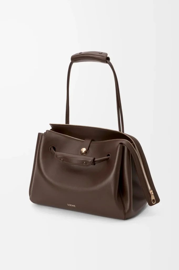 Borsa Madrid grande in morbida pelle di vitello marrone scuro Borsa Madrid grande in morbida pelle di vitello marrone scuro