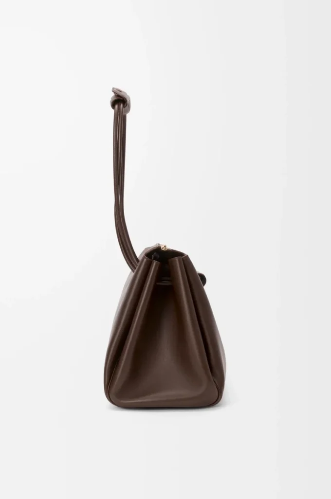 Borsa Madrid grande in morbida pelle di vitello marrone scuro Borsa Madrid grande in morbida pelle di vitello marrone scuro