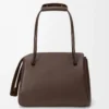 Borsa Madrid grande in morbida pelle di vitello marrone scuro Borsa Madrid grande in morbida pelle di vitello marrone scuro