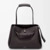 Borsa Madrid grande in morbida pelle di vitello martellata Dark Ebony Borsa Madrid grande in morbida pelle di vitello martellata Dark Ebony
