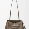 Borsa Madrid grande in morbida pelle di vitello martellata Taupe