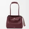Borsa Madrid media in morbida pelle di vitello bordeaux scuro Borsa Madrid media in morbida pelle di vitello bordeaux scuro
