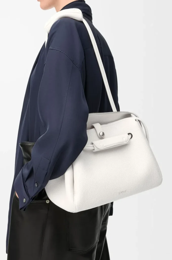 Borsa Madrid media in morbida pelle di vitello martellata bianco chiaro Borsa Madrid media in morbida pelle di vitello martellata bianco chiaro