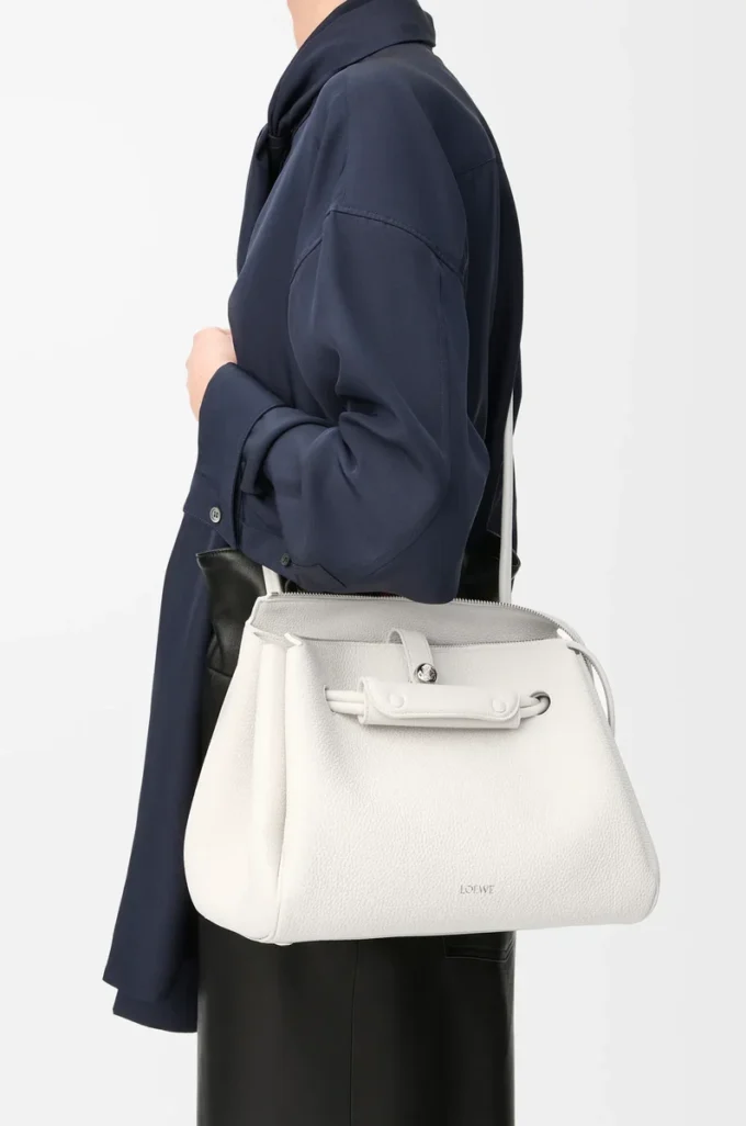 Borsa Madrid media in morbida pelle di vitello martellata bianco chiaro Borsa Madrid media in morbida pelle di vitello martellata bianco chiaro
