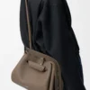 Borsa Madrid media in morbida pelle di vitello martellata Taupe
