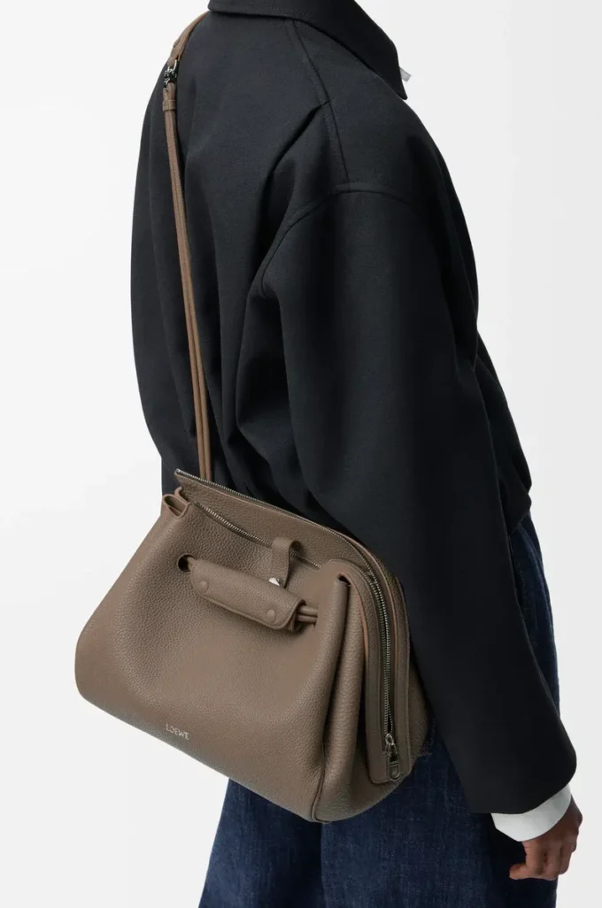 Borsa Madrid media in morbida pelle di vitello martellata Taupe
