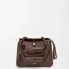 Borsa Madrid piccola in morbida pelle di vitello marrone scuro Borsa Madrid piccola in morbida pelle di vitello marrone scuro