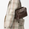 Borsa Madrid piccola in morbida pelle di vitello marrone scuro Borsa Madrid piccola in morbida pelle di vitello marrone scuro