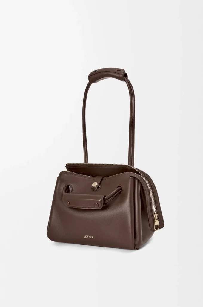 Borsa Madrid piccola in morbida pelle di vitello marrone scuro Borsa Madrid piccola in morbida pelle di vitello marrone scuro