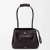 Borsa Madrid piccola in morbida pelle di vitello martellata Dark Ebony Borsa Madrid piccola in morbida pelle di vitello martellata Dark Ebony