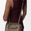 Borsa Madrid piccola in morbida pelle di vitello martellata Taupe Borsa Madrid piccola in morbida pelle di vitello martellata Taupe